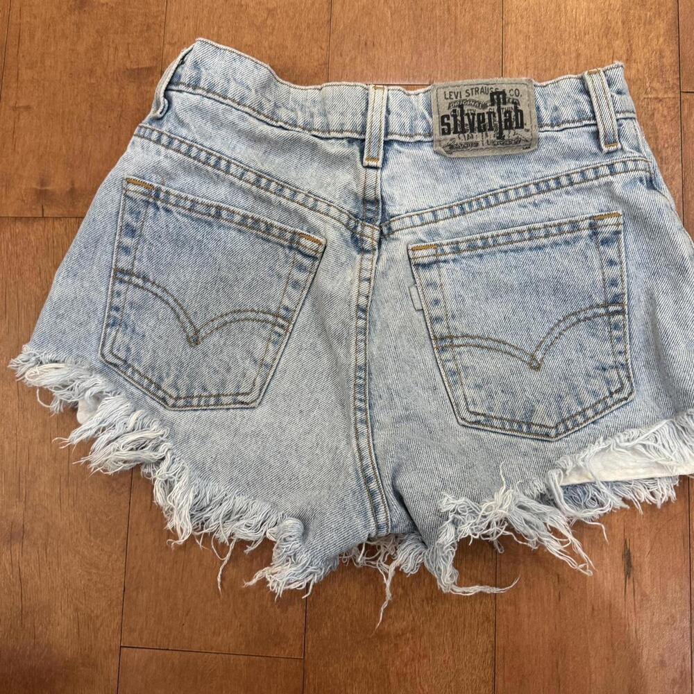 SOLD Silver Tab Levi's light wash cut off shorts Sz. XS/S - Picture 2 of 4